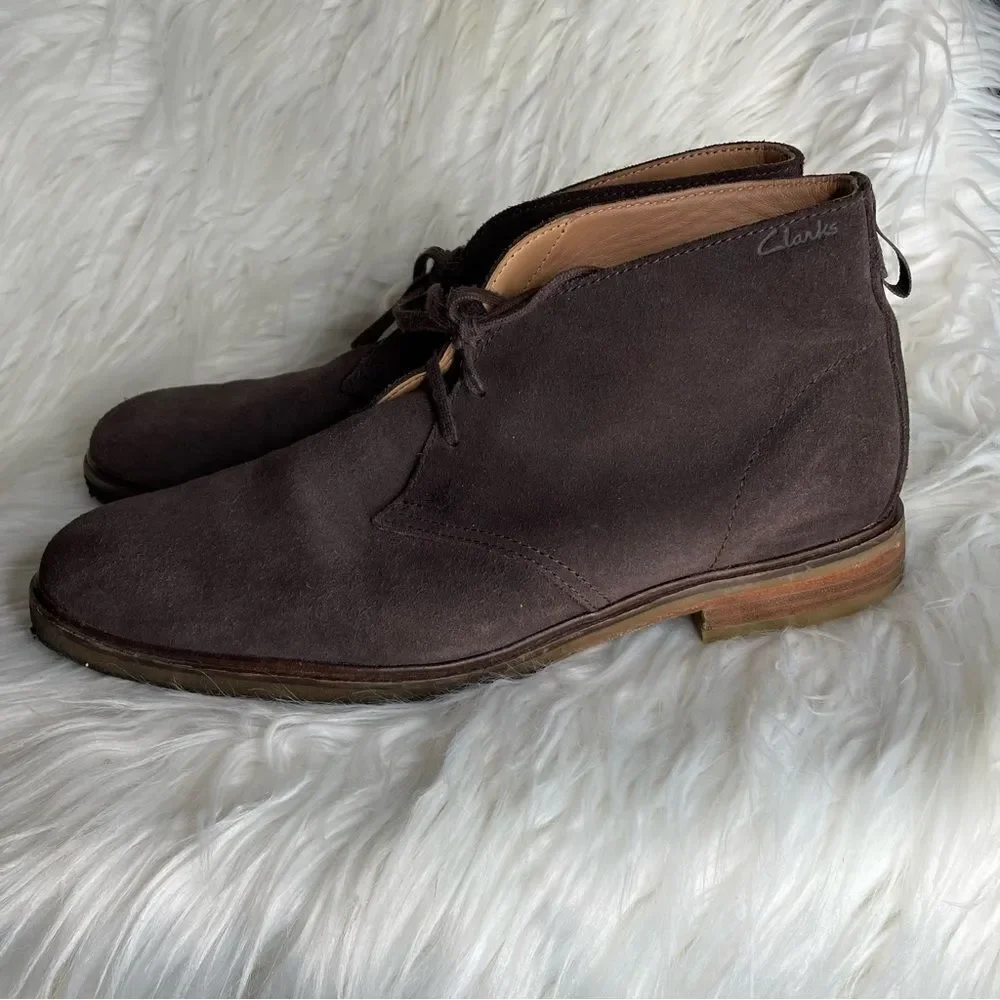 Men’s CLARKS Clarkdale Base Brown‎ Suede Chukka Desert Boots 12M